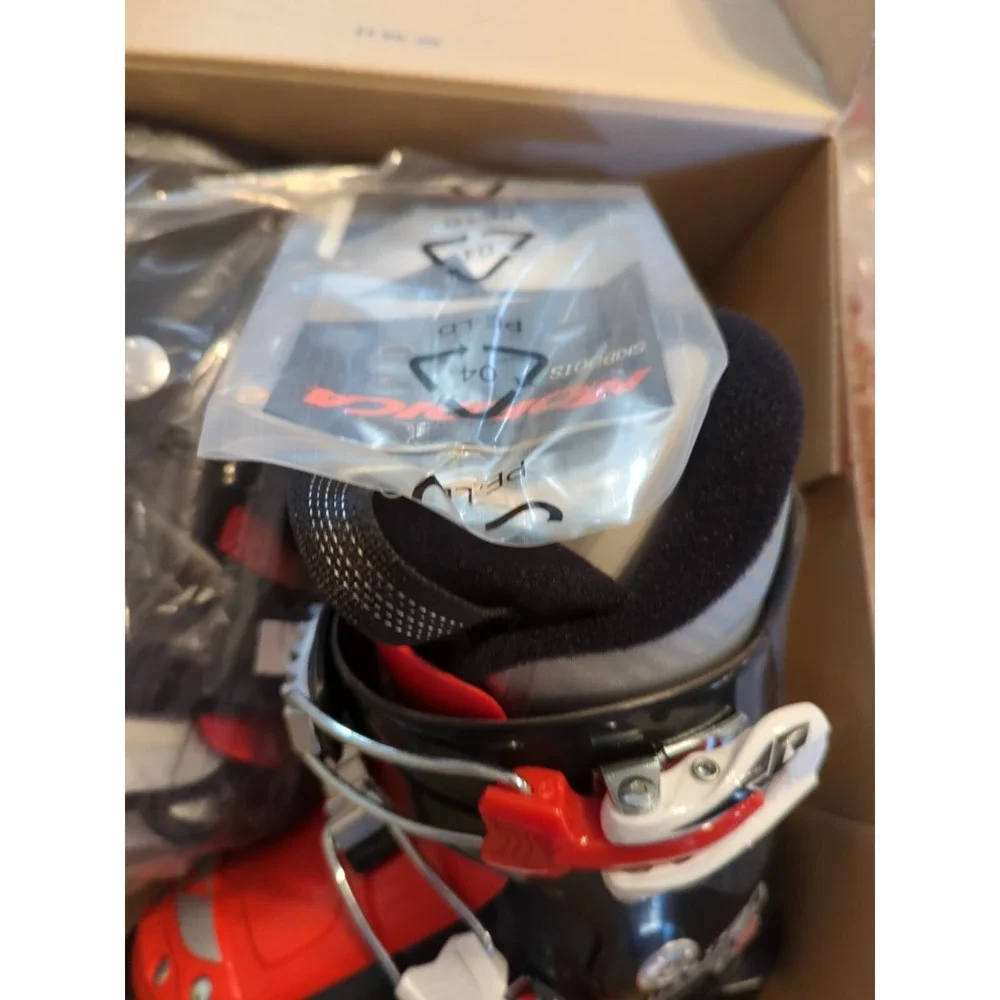 NEW Nordica FireArrow Team 2 KIDS/BOYS/GIRLS US 10.5 Youth Ski‎ Boots 16.5